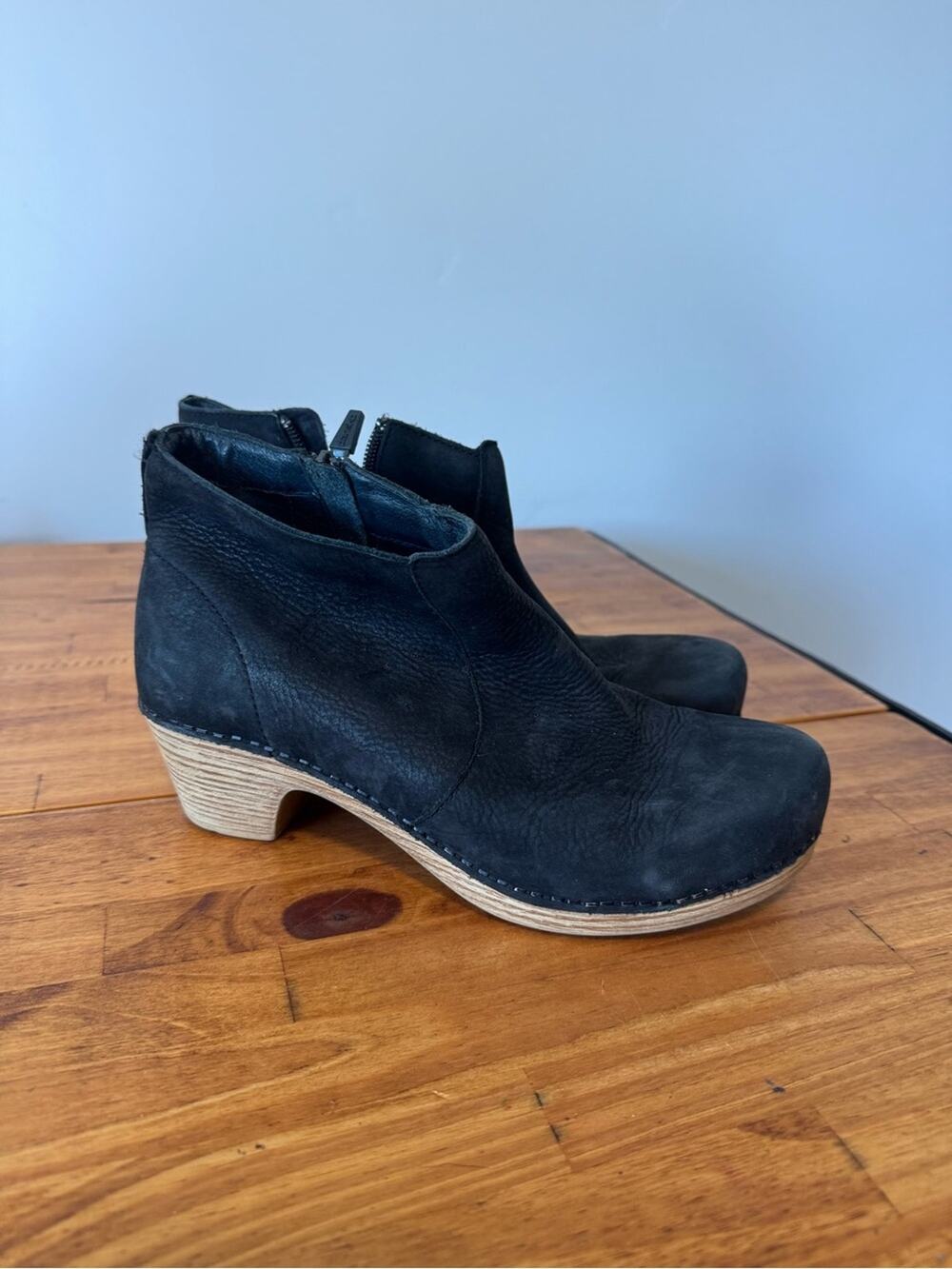 Dansko Maria Milled Black Nubuck Leather Side Zip Clog Ankle Boots Size 38